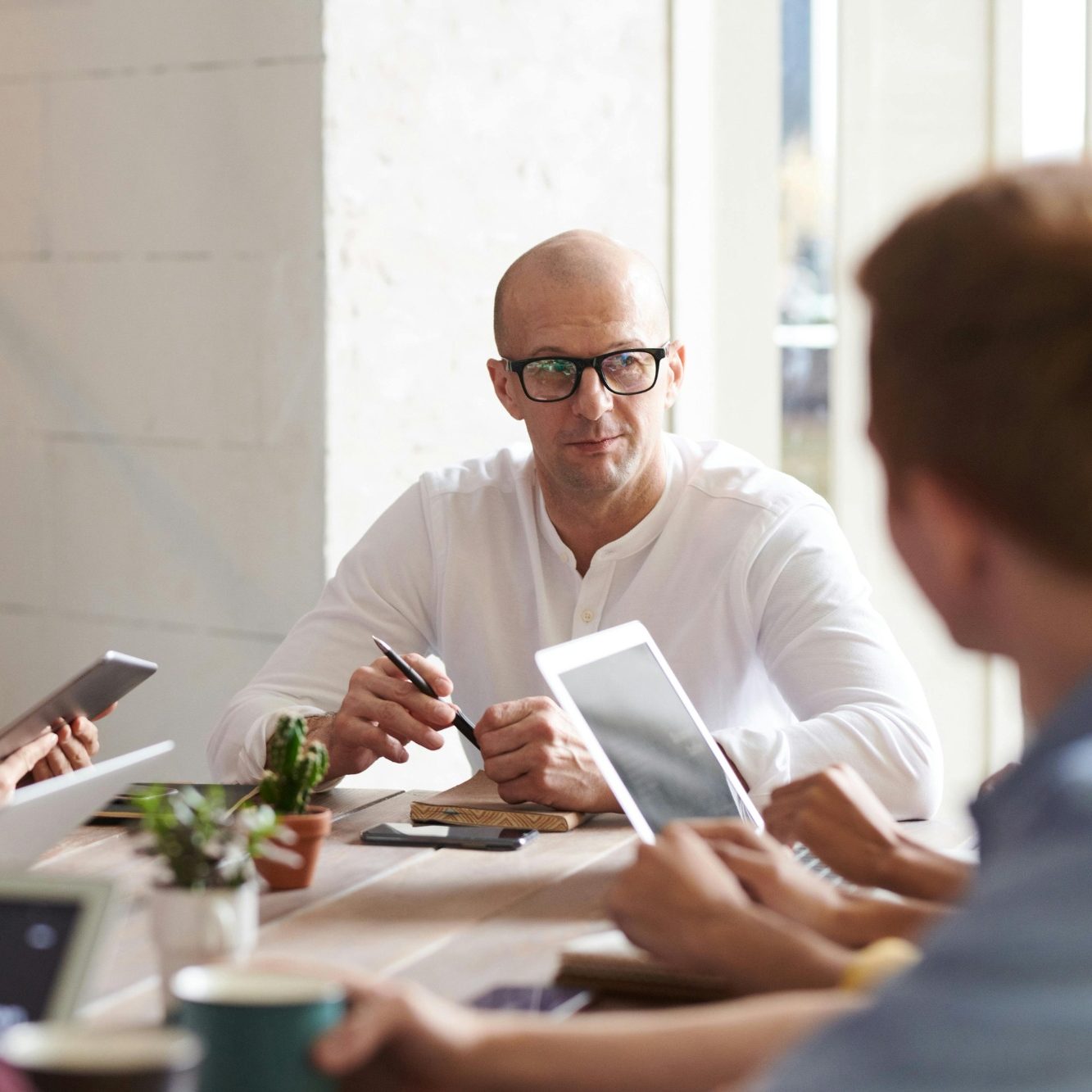 Büroszene mit Mandanten